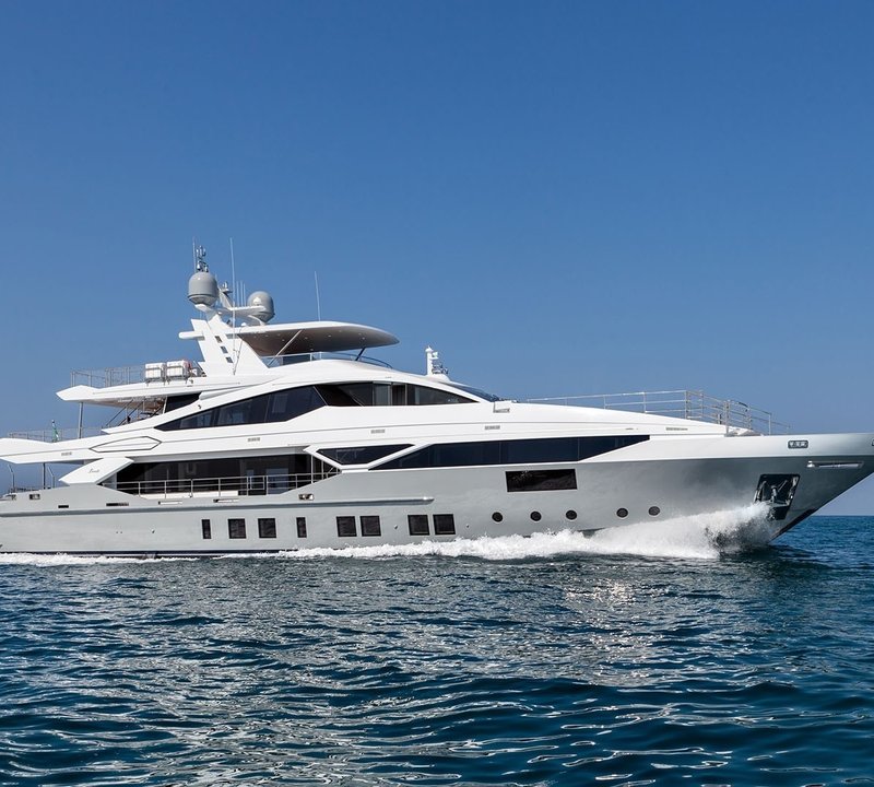 superyacht h